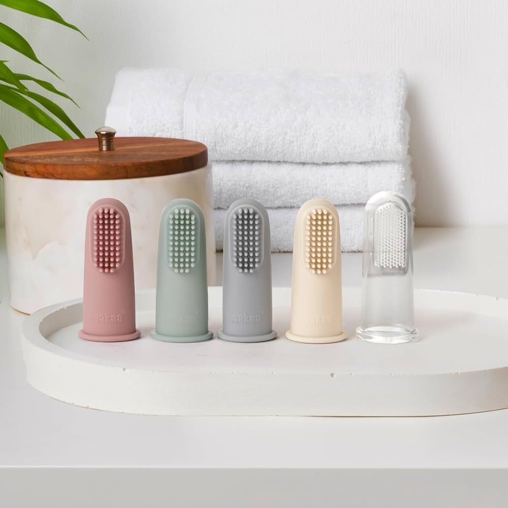 Melo Finger Fluoride Whitening "White" Medium (445) Tooth Brush 1Pcs